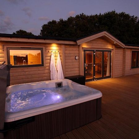 Cambridgeshire Lakes - Luxury Lodges In A Stunning Lake Location Gamlingay Ngoại thất bức ảnh