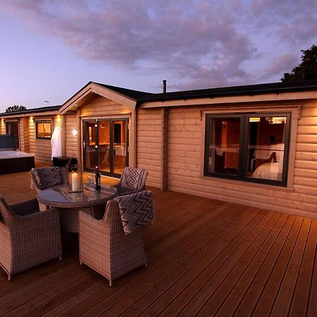 Cambridgeshire Lakes - Luxury Lodges In A Stunning Lake Location Gamlingay Ngoại thất bức ảnh