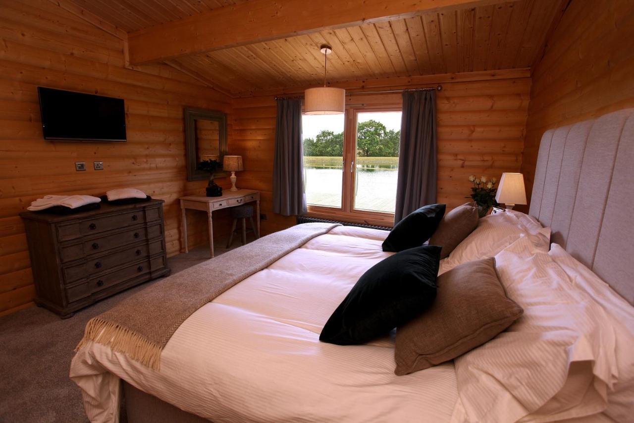 Cambridgeshire Lakes - Luxury Lodges In A Stunning Lake Location Gamlingay Ngoại thất bức ảnh
