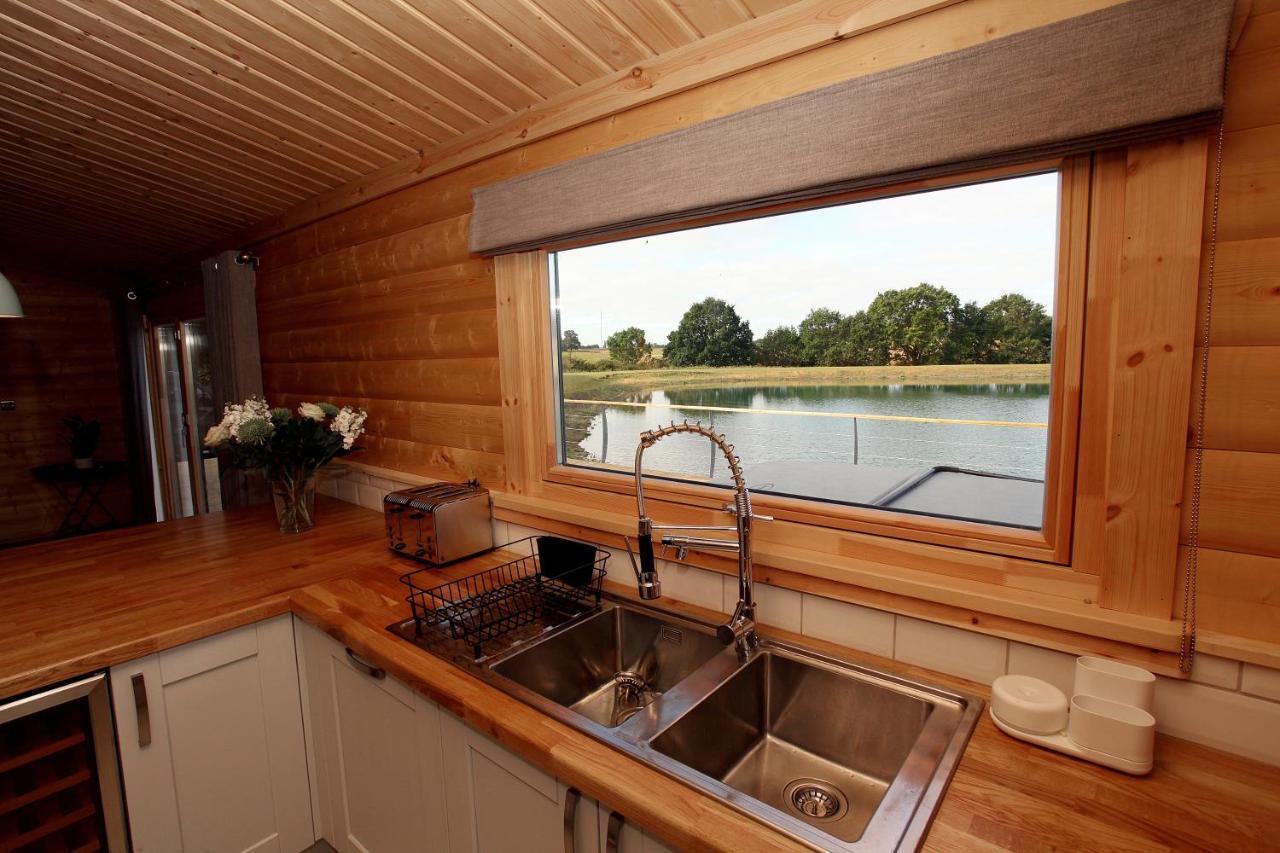 Cambridgeshire Lakes - Luxury Lodges In A Stunning Lake Location Gamlingay Ngoại thất bức ảnh