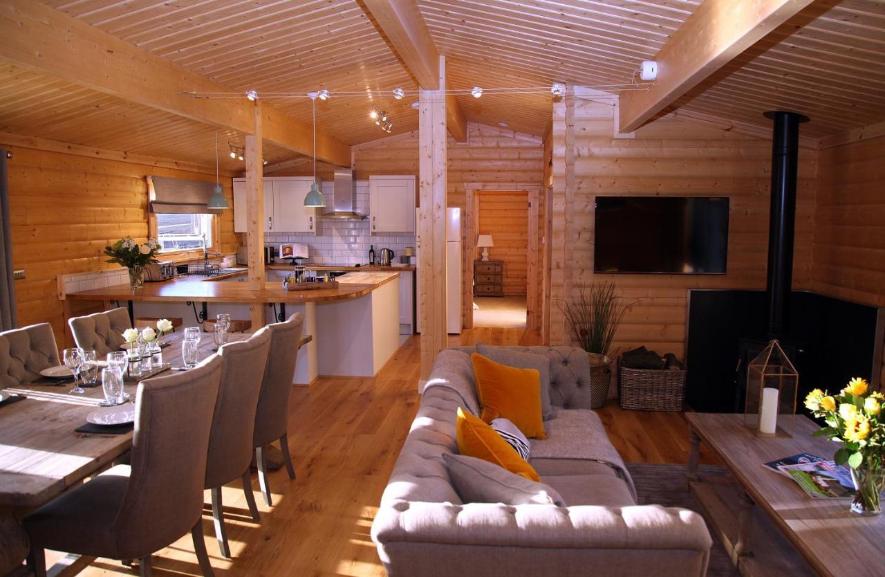 Cambridgeshire Lakes - Luxury Lodges In A Stunning Lake Location Gamlingay Ngoại thất bức ảnh