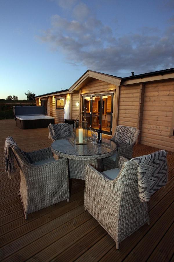 Cambridgeshire Lakes - Luxury Lodges In A Stunning Lake Location Gamlingay Ngoại thất bức ảnh