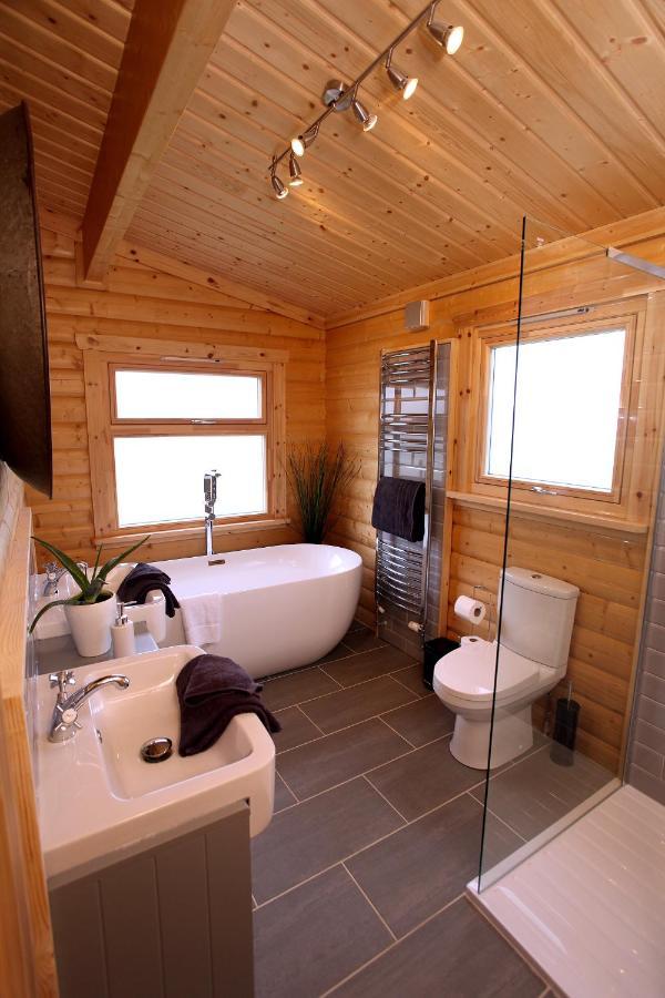 Cambridgeshire Lakes - Luxury Lodges In A Stunning Lake Location Gamlingay Ngoại thất bức ảnh