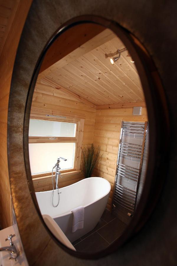 Cambridgeshire Lakes - Luxury Lodges In A Stunning Lake Location Gamlingay Ngoại thất bức ảnh